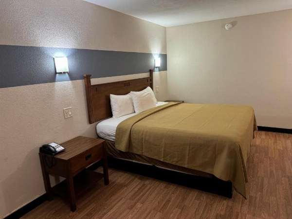Americas Best Value Inn Marshall image 9